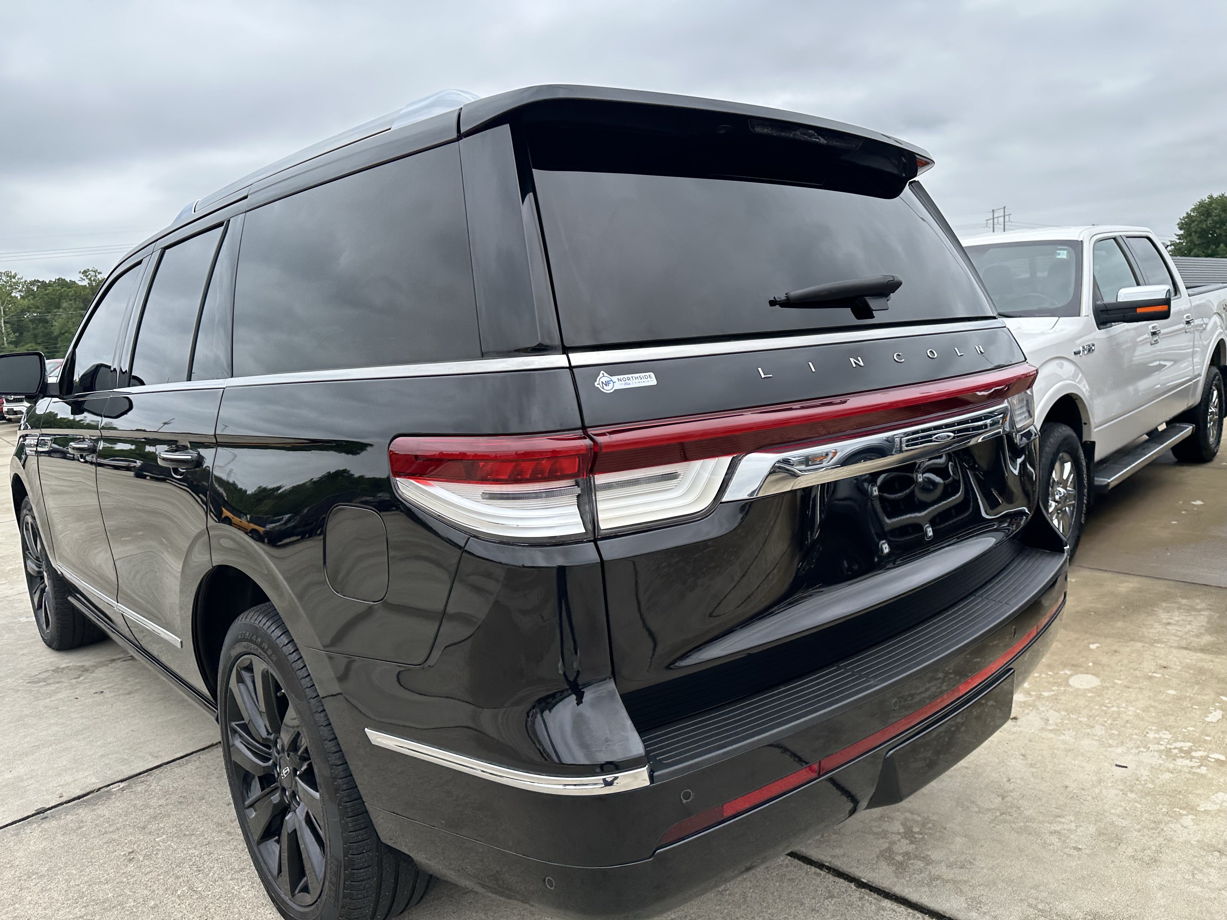 Used 2024 Lincoln Navigator Reserve AWD/4WD image 8