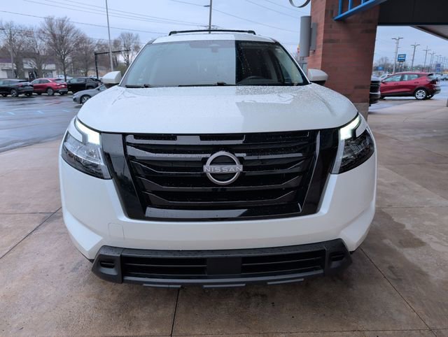 Used 2022 Nissan Pathfinder SV w/ SV Premium Package image 11