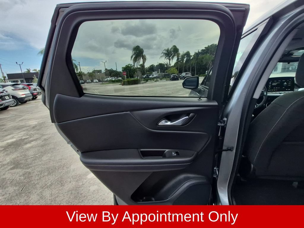Used 2025 Chevrolet Blazer LT FWD image 27
