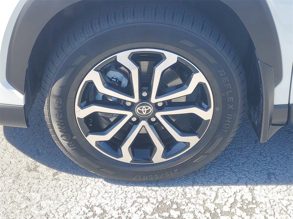 Certified 2023 Toyota Corolla Cross SE image 4