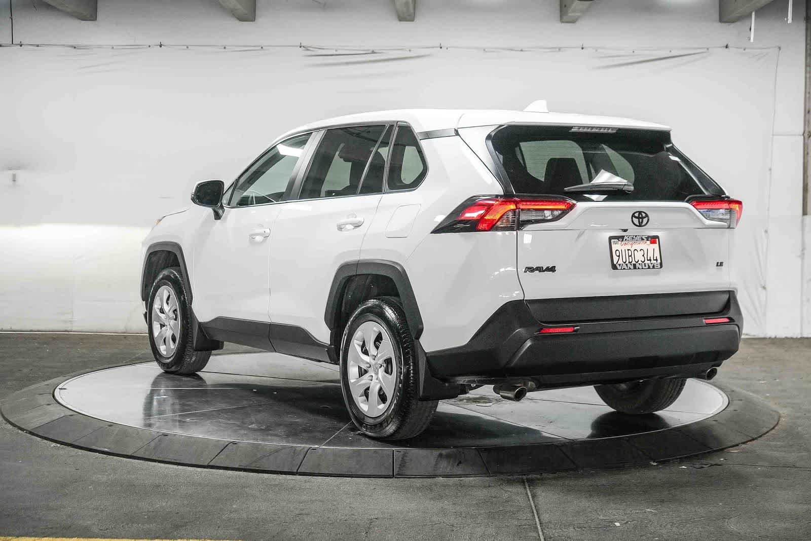 Certified 2025 Toyota RAV4 LE FWD image 5