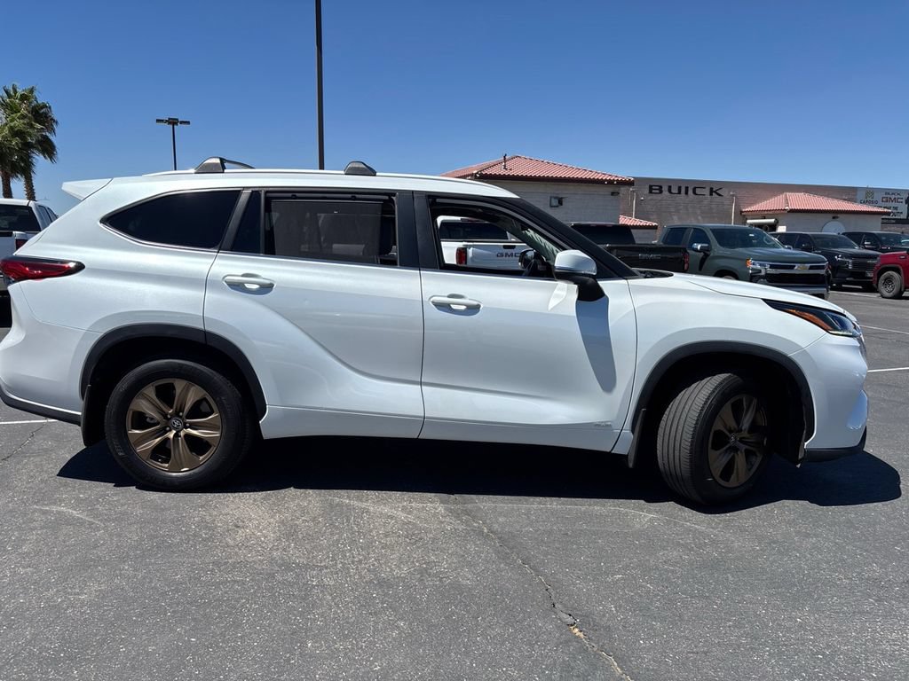 Used 2023 Toyota Highlander Bronze Edition AWD/4WD image 4
