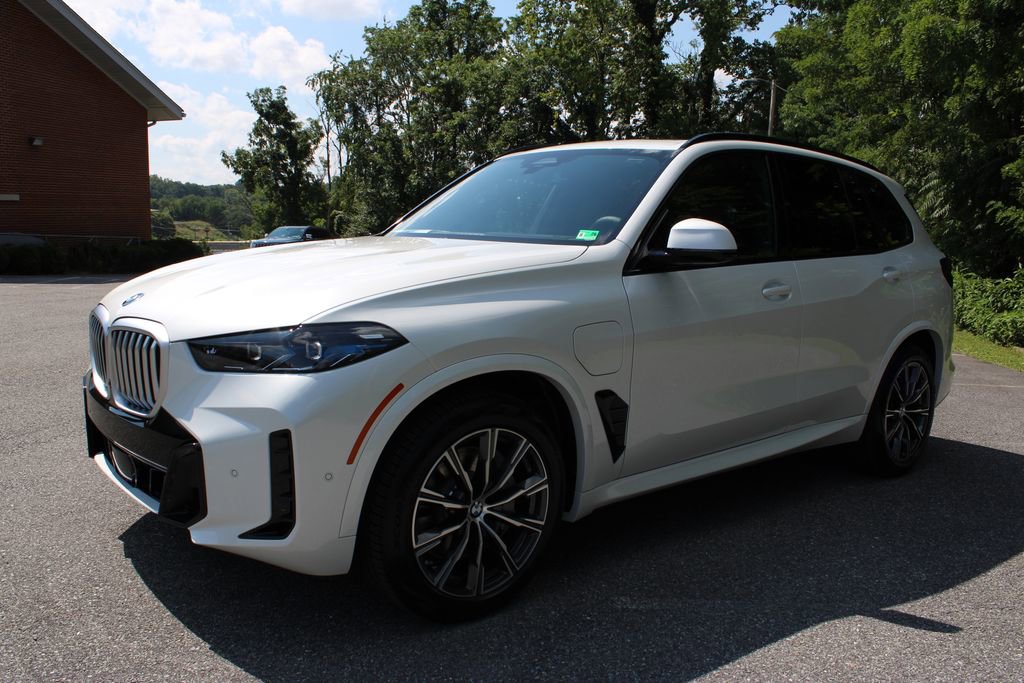 New 2026 BMW X5 xDrive50e w/ M Sport Package image 4