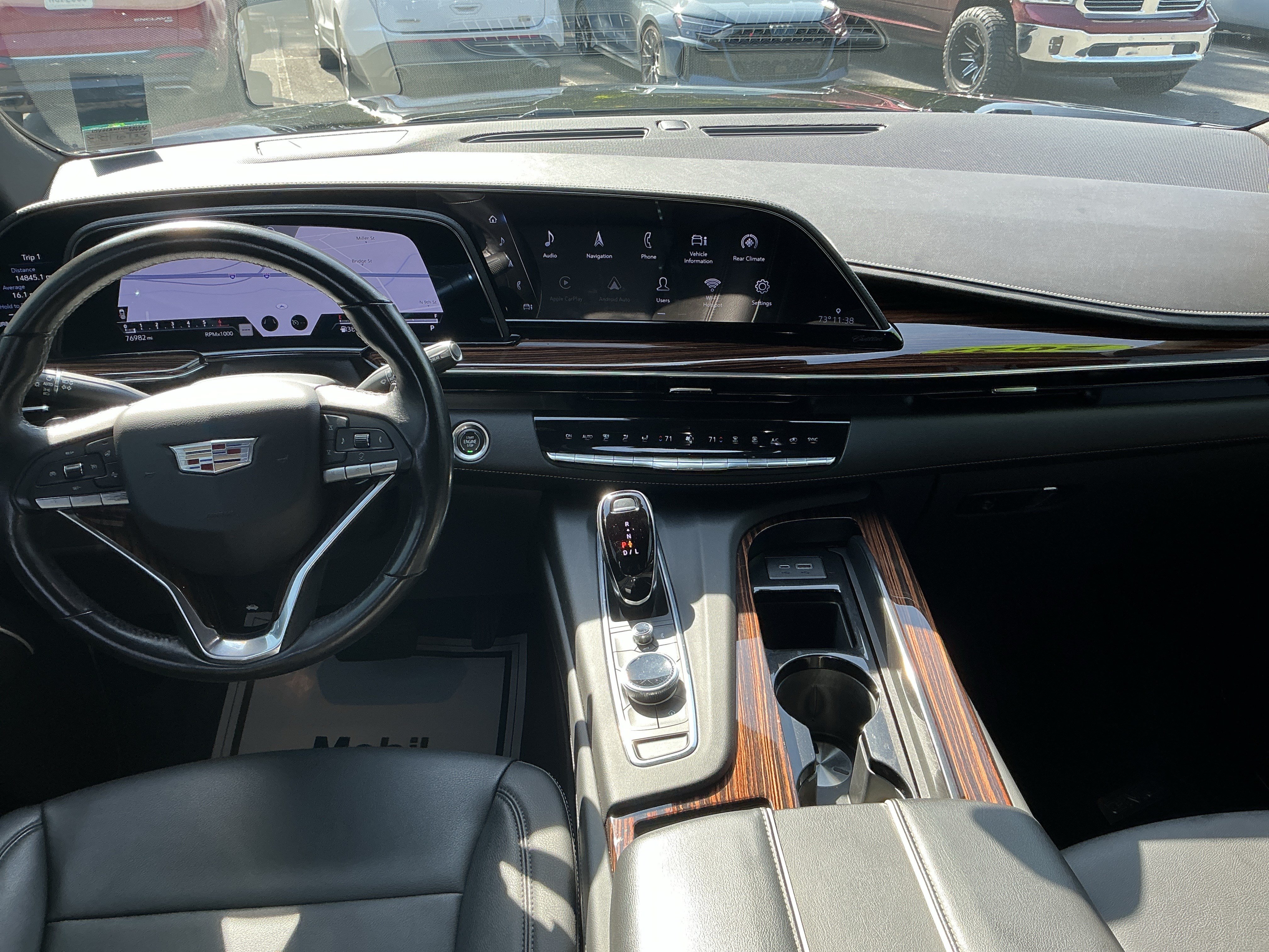 Used 2022 Cadillac Escalade Luxury AWD/4WD image 5