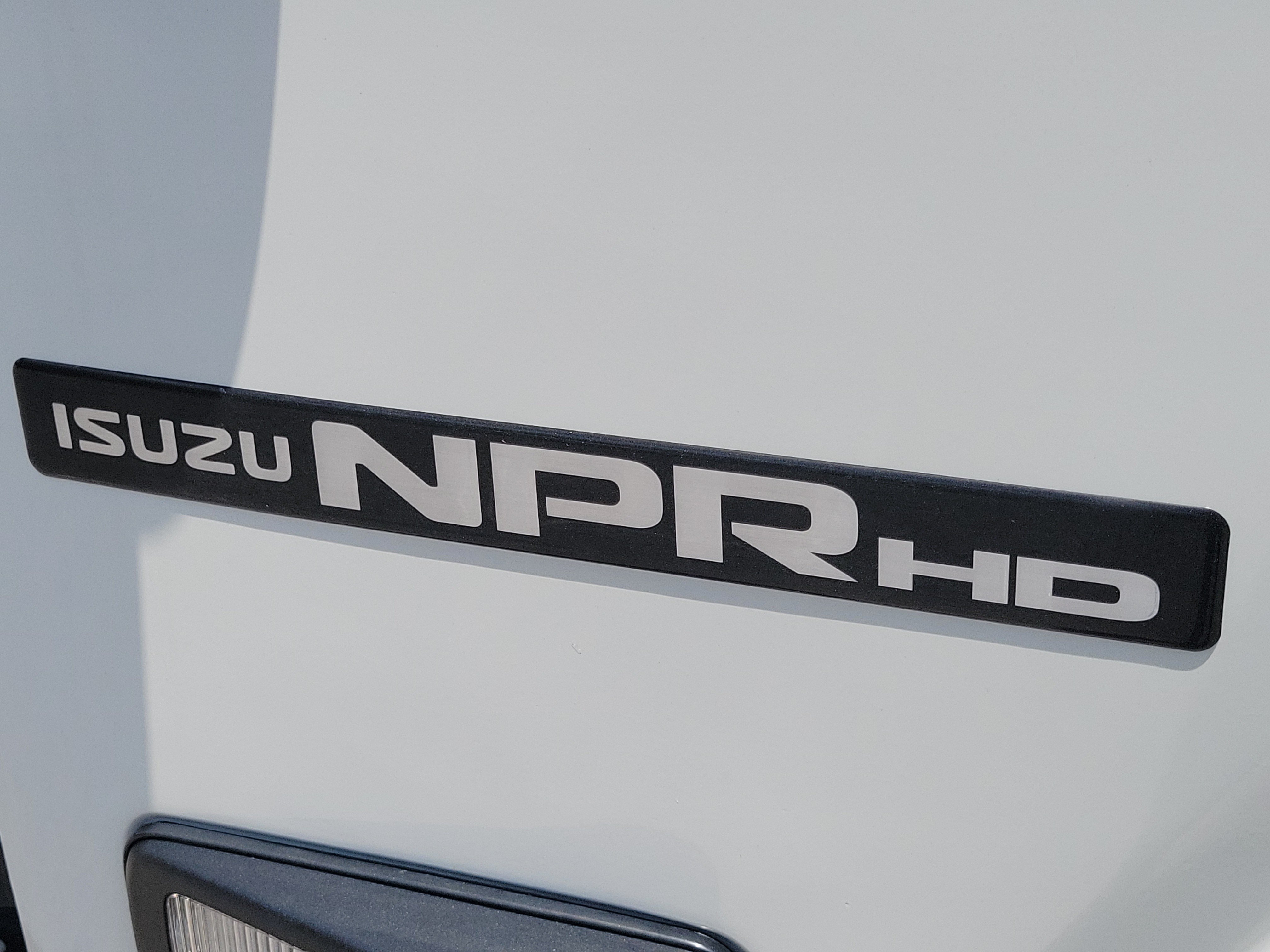 Used 2024 Isuzu NPR RWD image 12