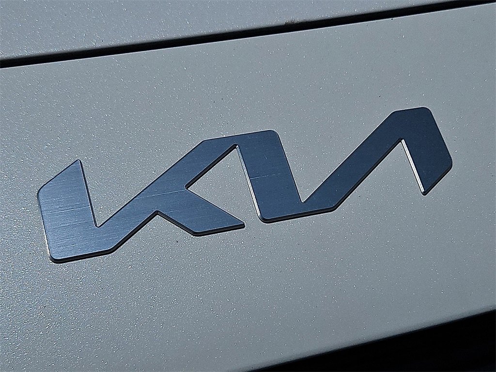 New 2025 Kia Niro EX Touring image 12