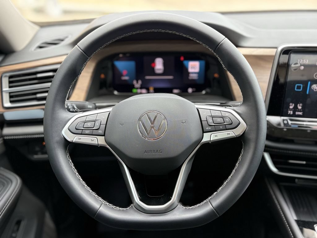 Used 2025 Volkswagen Atlas SE FWD image 15