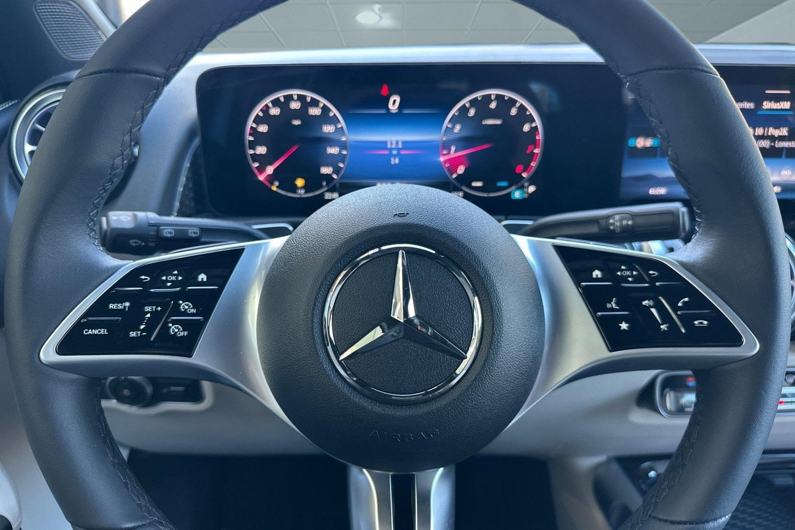 New 2025 Mercedes-Benz GLB 250 image 16