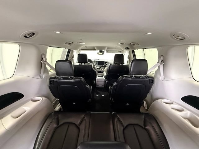 Used 2024 Chrysler Pacifica Touring-L AWD/4WD image 31
