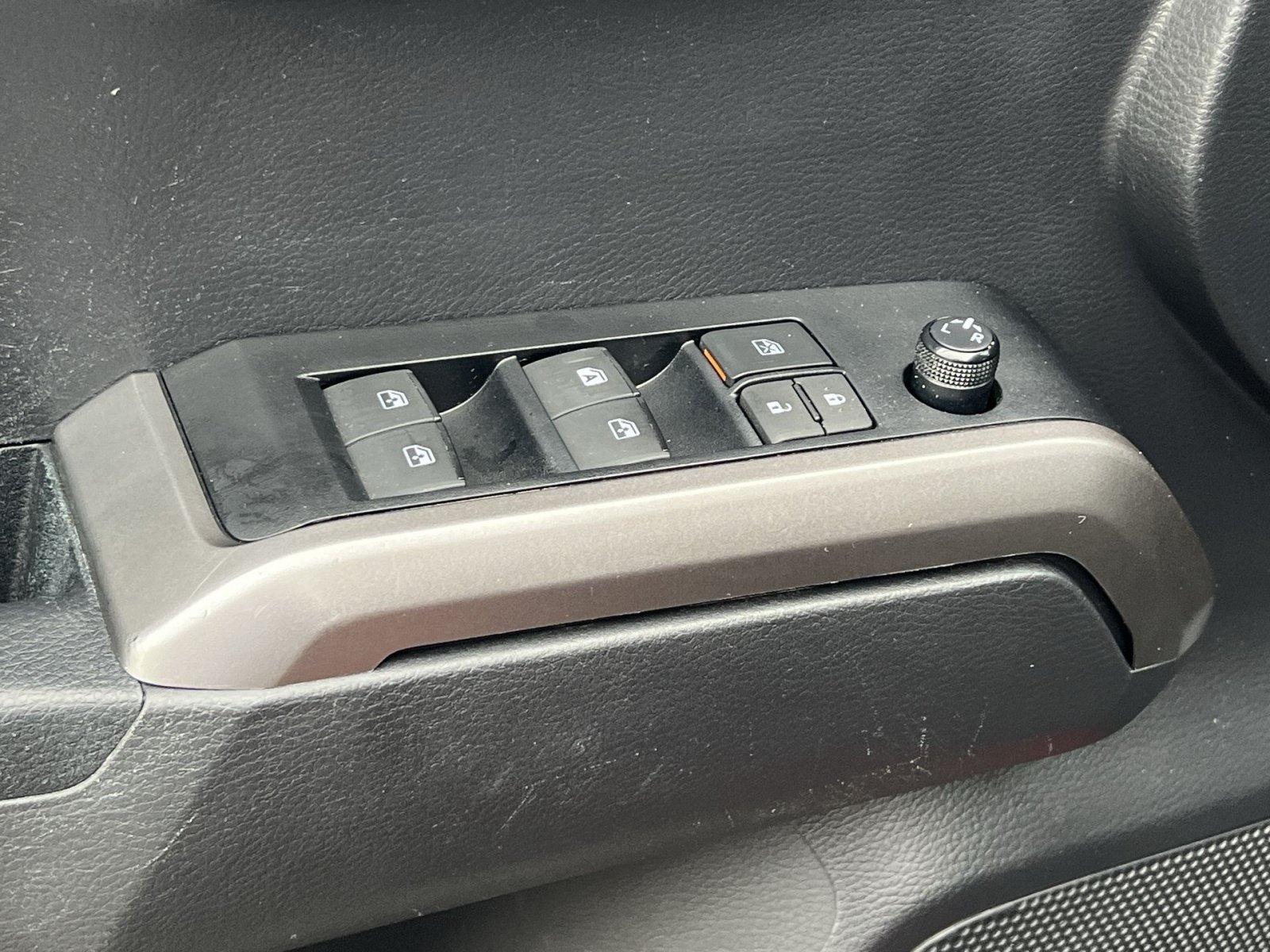 Used 2022 Toyota Tacoma SR5 AWD/4WD image 14
