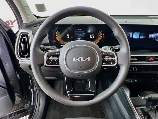 Used 2025 Kia Sorento LX FWD image 12