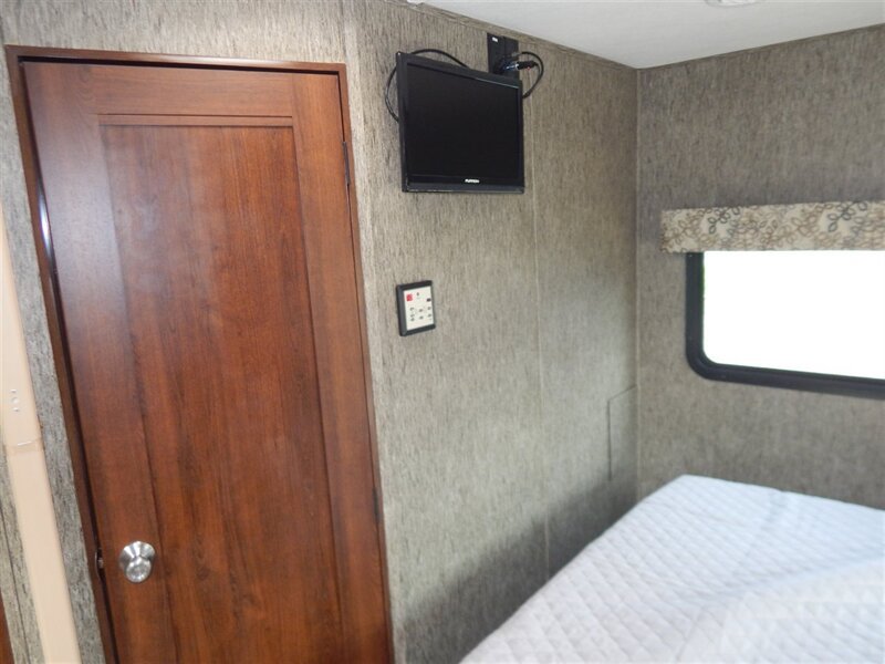 Used 2017 Mercedes-Benz Sprinter 3500 image 34