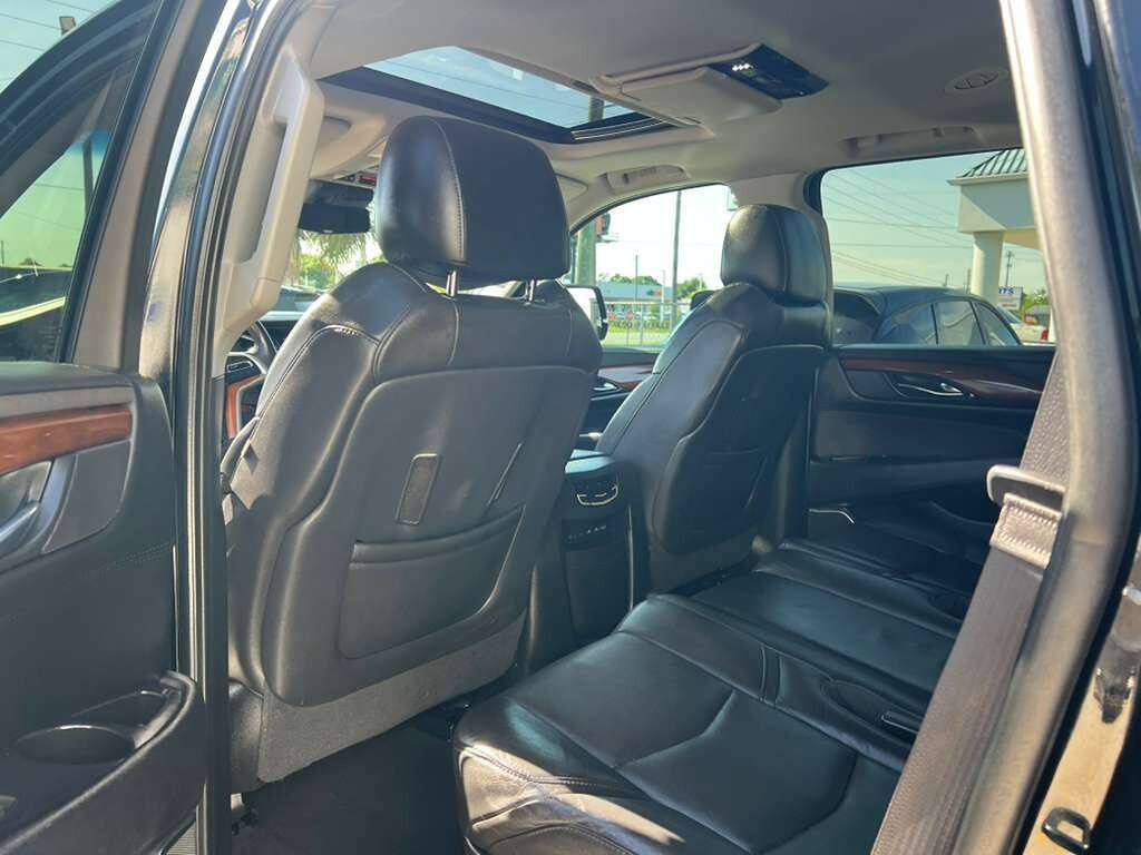 Used 2018 Cadillac Escalade Premium Luxury RWD image 16