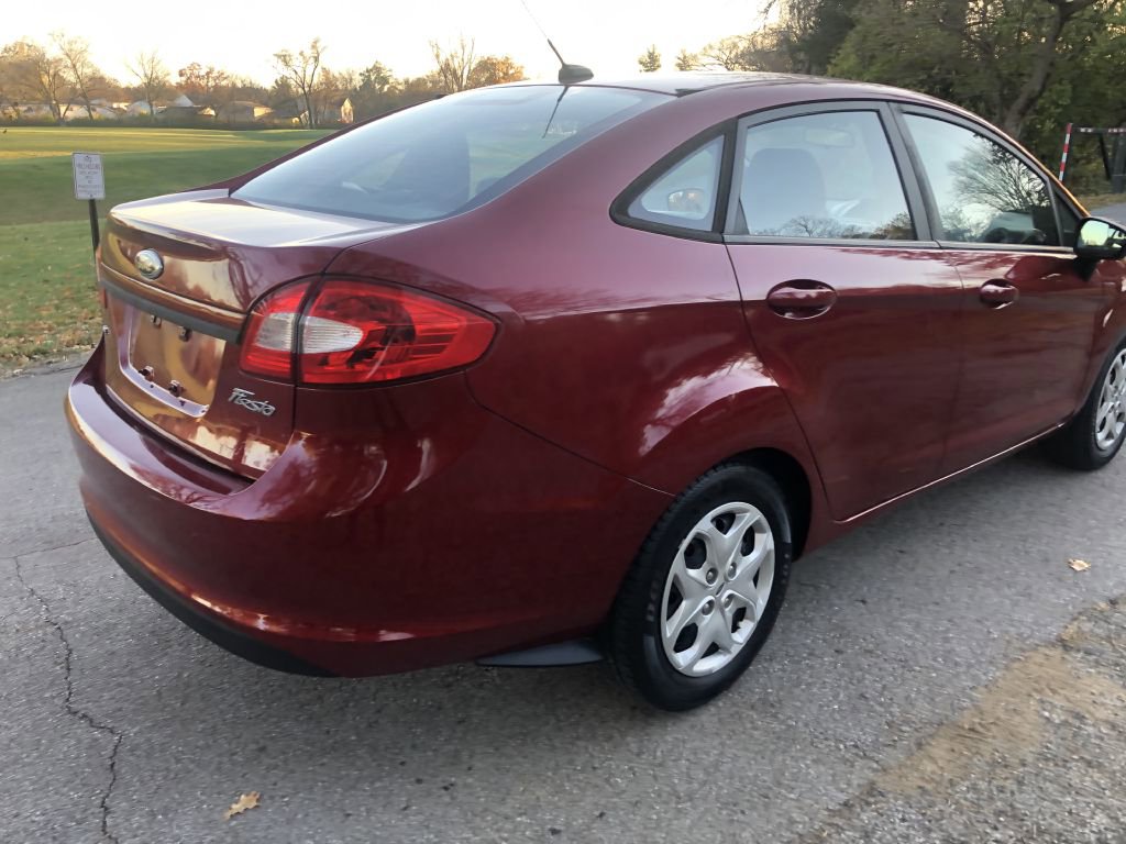 Used 2013 Ford Fiesta SE image 7
