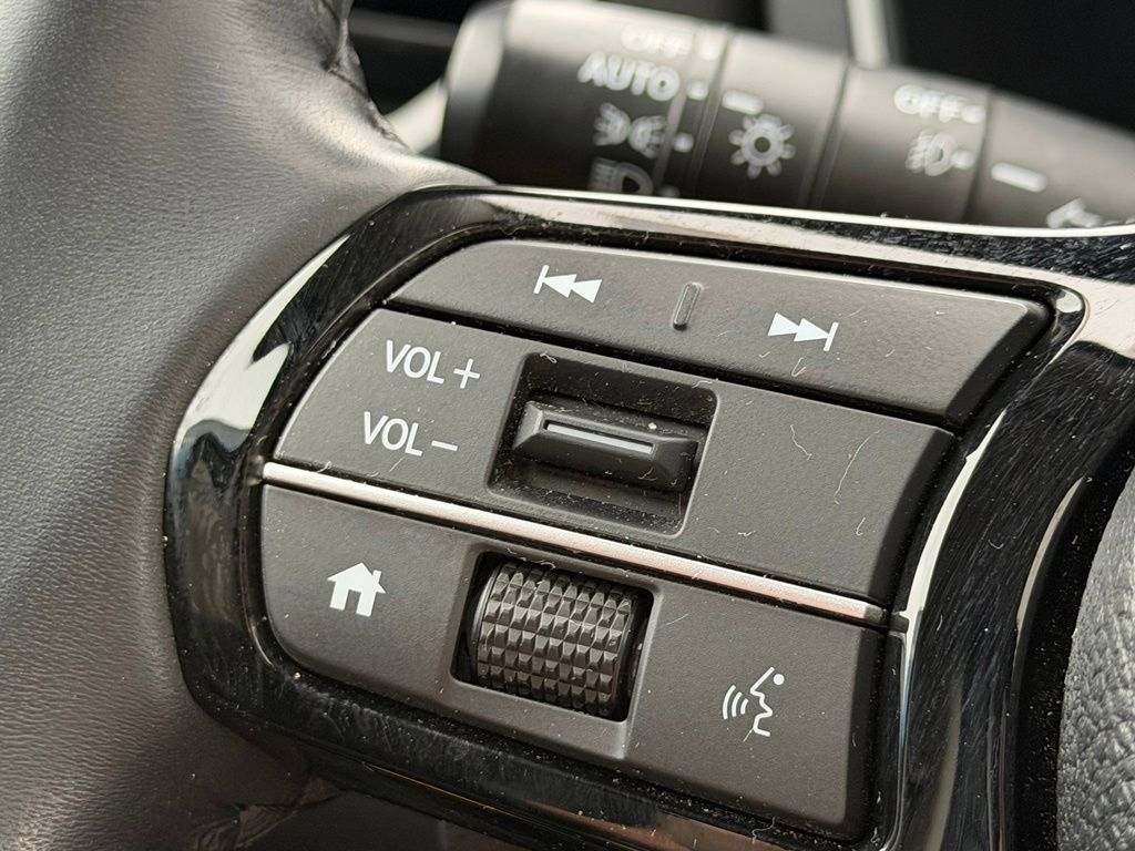 Used 2023 Honda Pilot Touring image 6