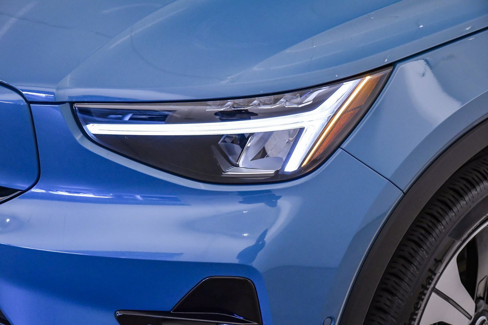 Certified 2023 Volvo C40 P8 Recharge Plus image 9