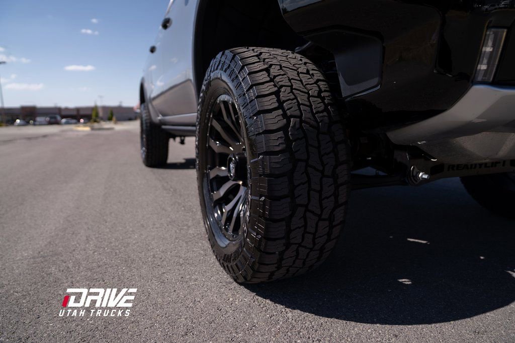 Used 2024 Chevrolet Silverado 1500 ZR2 w/ Technology Package image 9