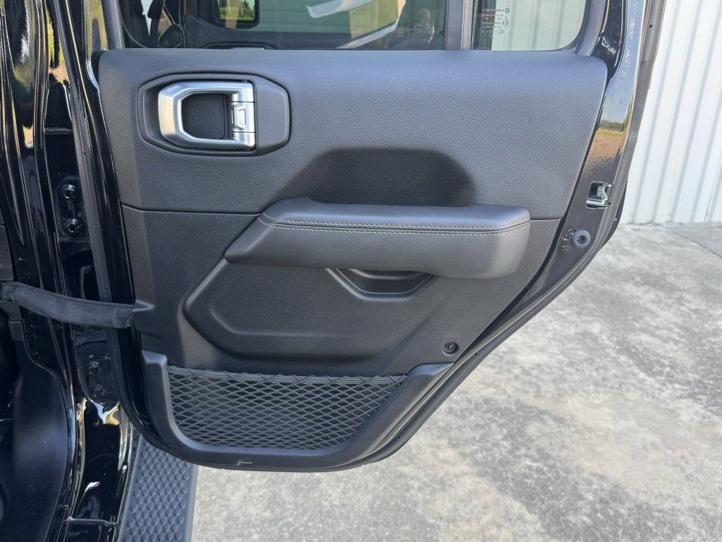 Used 2021 Jeep Wrangler Unlimited Sahara image 40