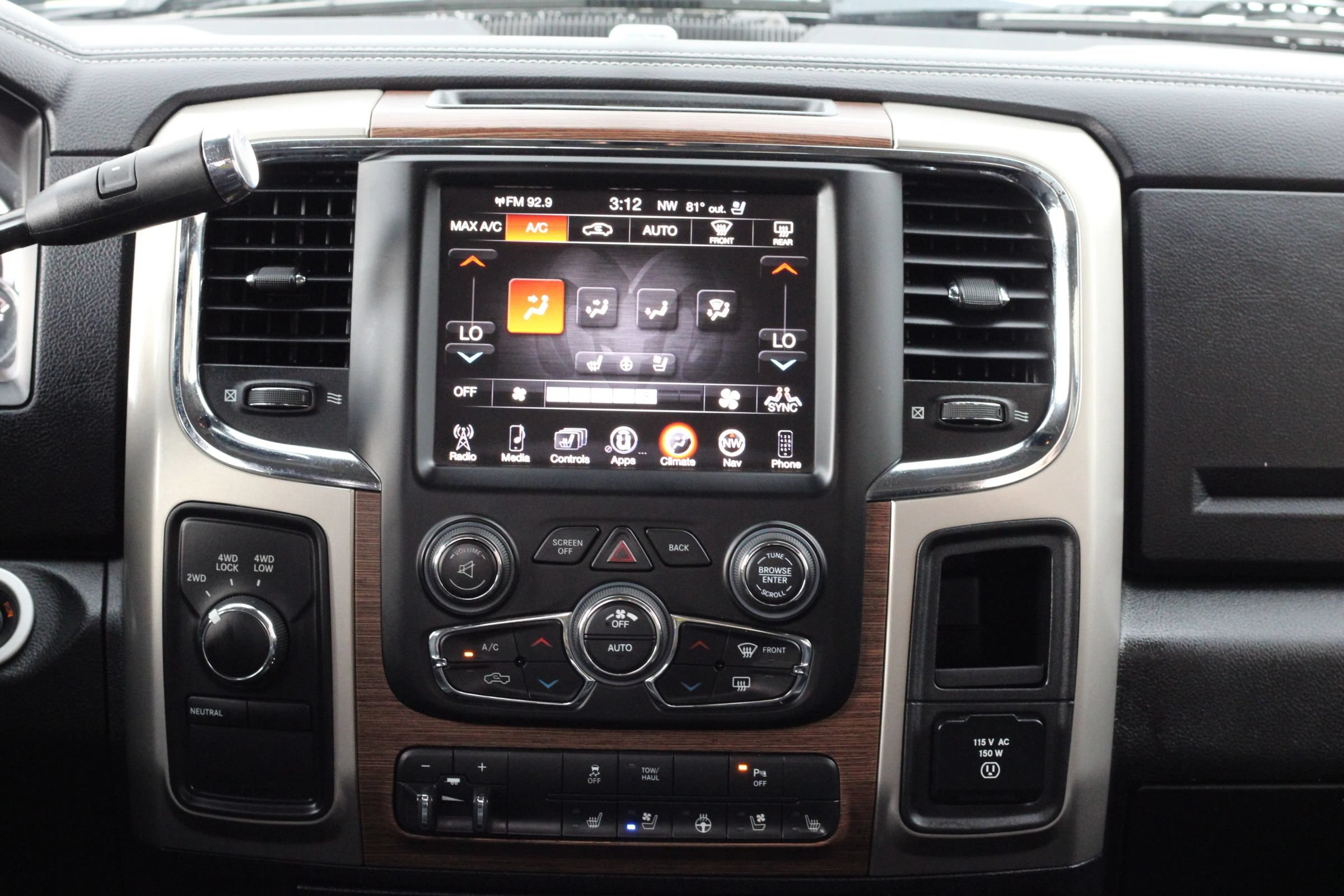 Used 2015 RAM 2500 Laramie AWD/4WD image 17