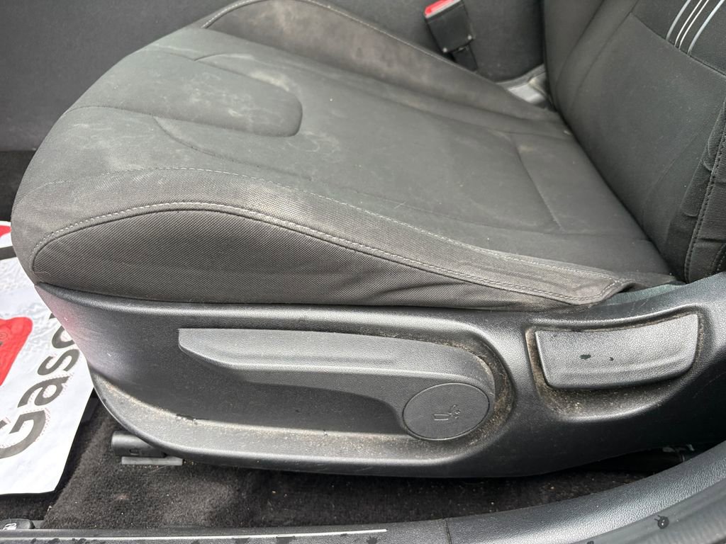 Used 2021 Hyundai Elantra SEL FWD image 13