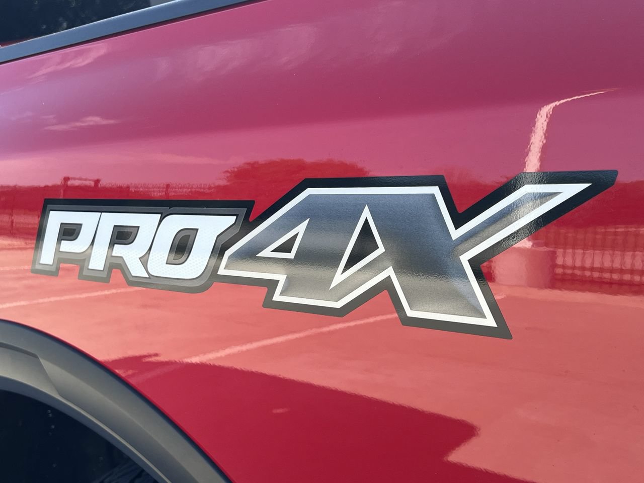 Used 2023 Nissan Titan PRO-4X w/ Pro-4x Convenience Package AWD/4WD image 6