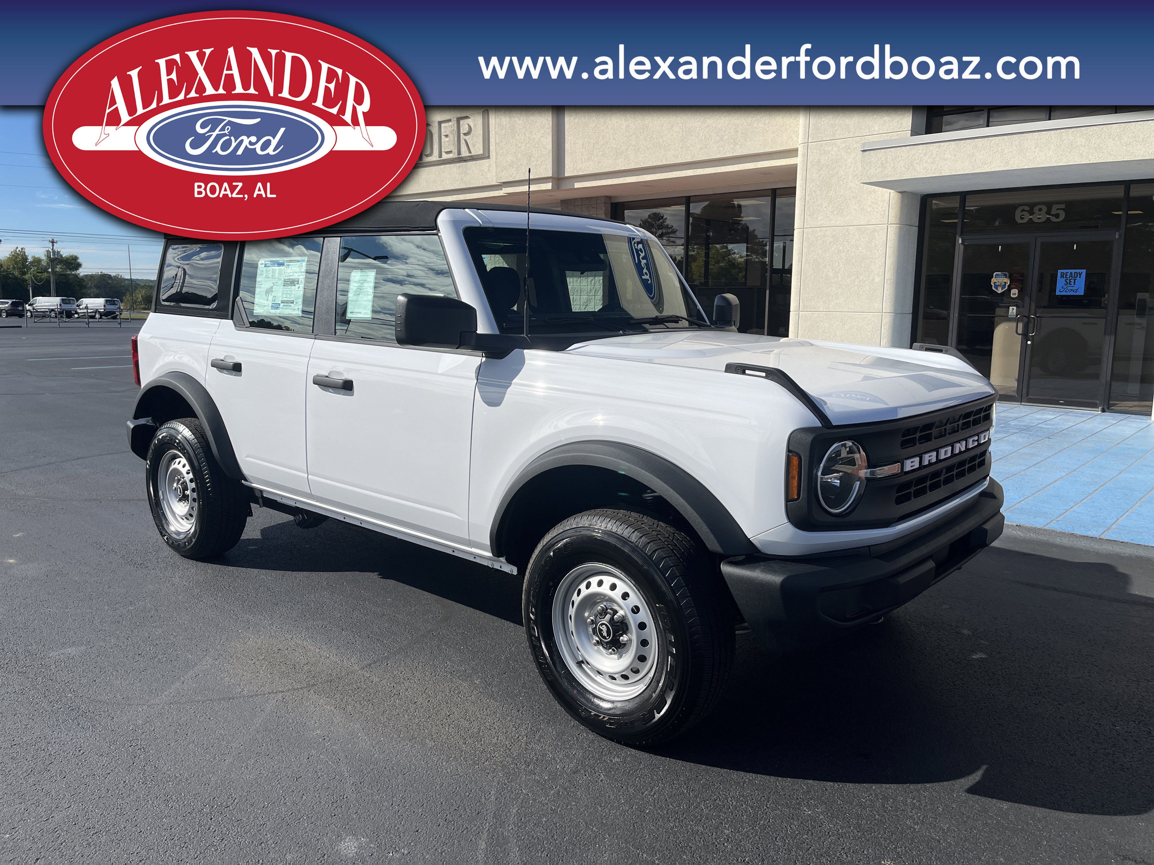 New 2025 Ford Bronco 4-Door image 3