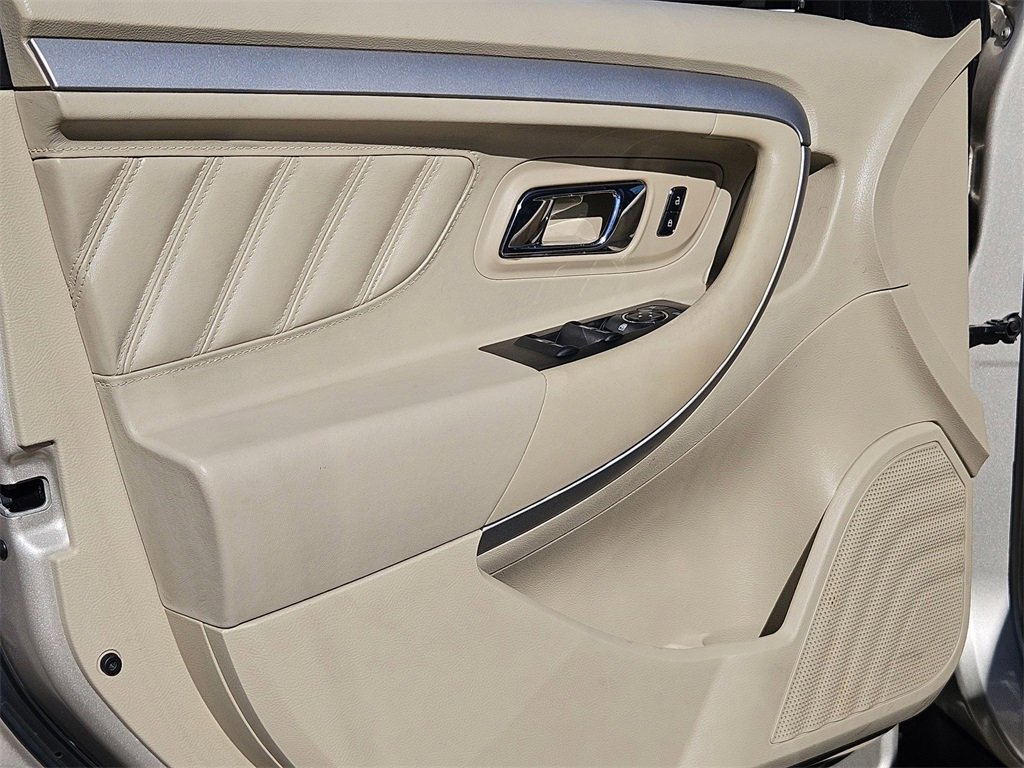 Used 2017 Ford Taurus SE image 12