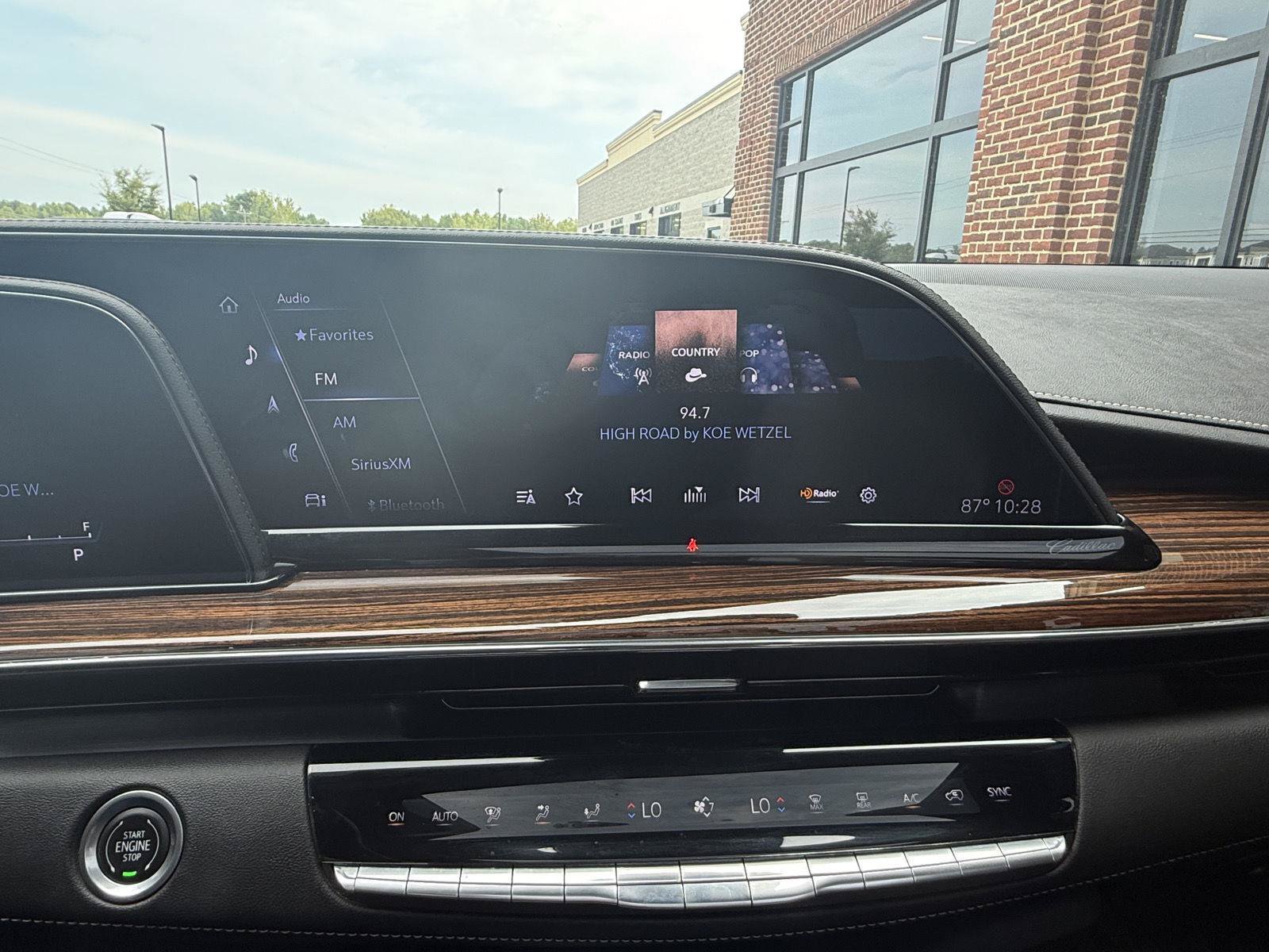 Used 2022 Cadillac Escalade ESV Premium Luxury w/ Performance Package AWD/4WD image 6