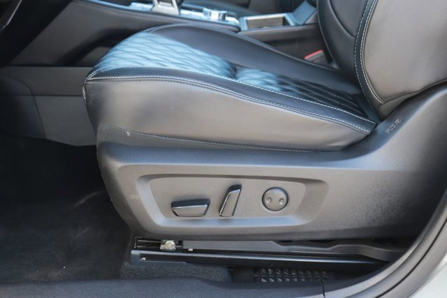 Used 2024 Mitsubishi Outlander 4WD Plug-In Hybrid image 11