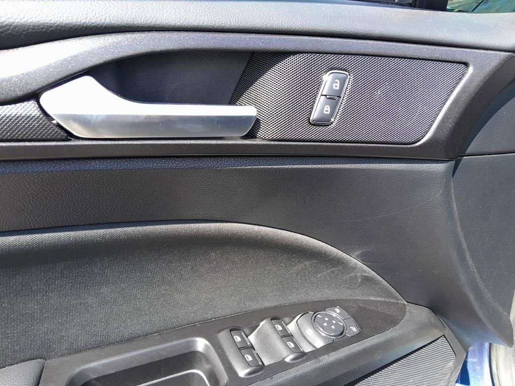 Used 2018 Ford Fusion SE w/ Equipment Group 201A AWD/4WD image 12