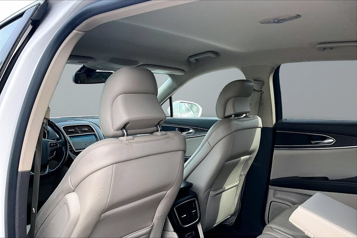Used 2016 Lincoln MKX Select w/ Select Plus Package AWD/4WD image 17