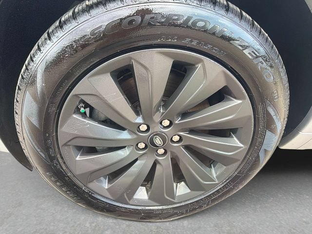 Used 2020 Land Rover Discovery Sport SE R-Dynamic AWD/4WD image 11