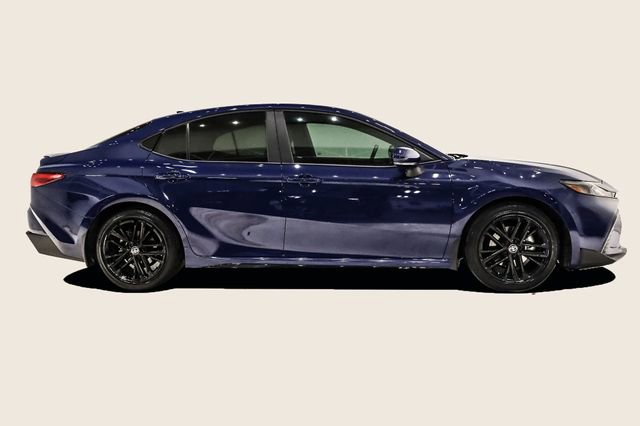 Used 2025 Toyota Camry SE image 4