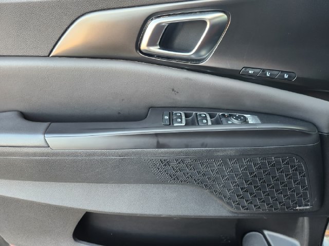 Used 2025 Kia Carnival SX Prestige FWD image 24