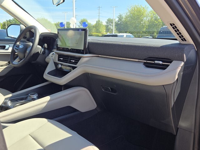 Used 2026 Ford Explorer Active w/ Active Comfort Package AWD/4WD image 5