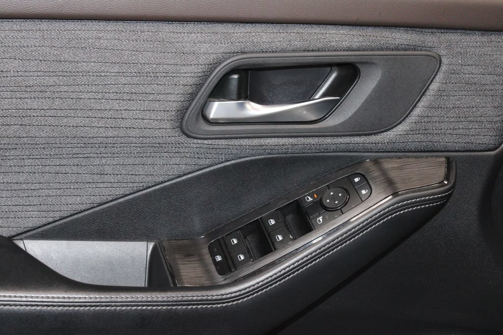 Certified 2023 Nissan Rogue SV FWD image 22