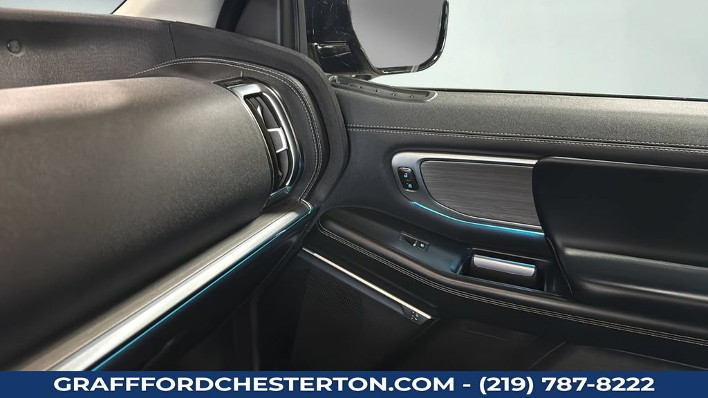 Used 2025 Ford Expedition Platinum AWD/4WD image 13
