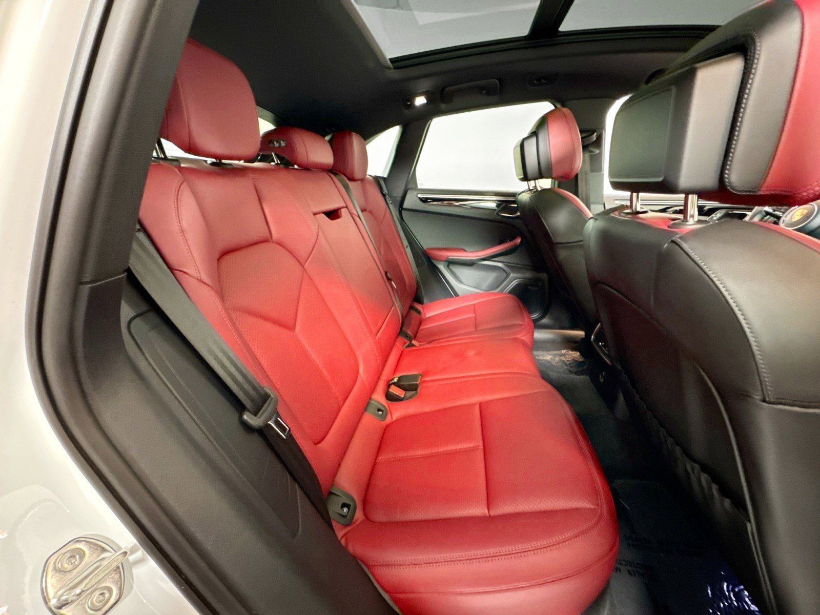 Certified 2026 Porsche Macan AWD/4WD image 24