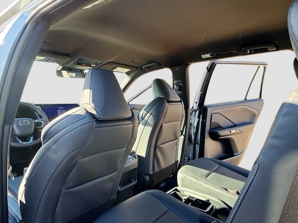 New 2026 Lexus TX 500h AWD image 6