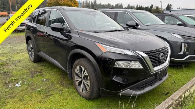 Used 2023 Nissan Rogue SV image 2