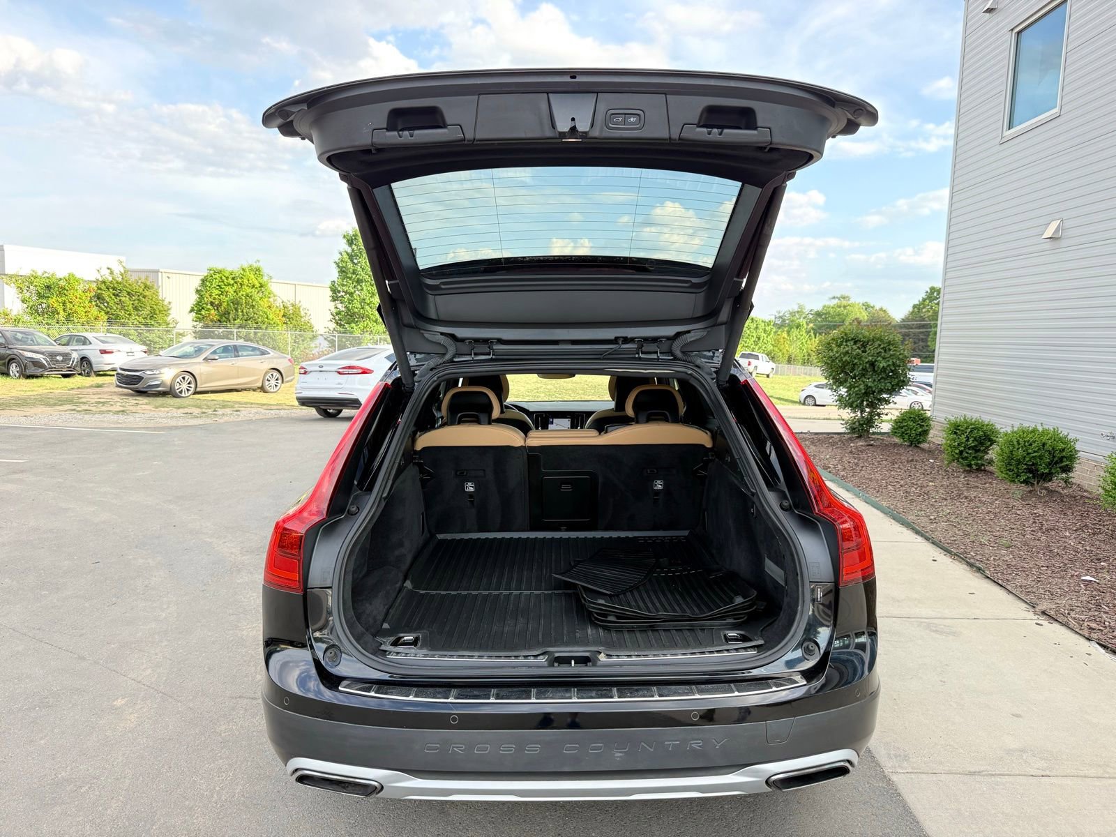 Used 2018 Volvo V90 T5 Cross Country w/ Convenience Package image 52