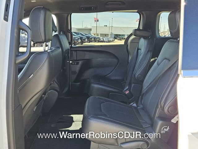 New 2026 Chrysler Pacifica Select image 6
