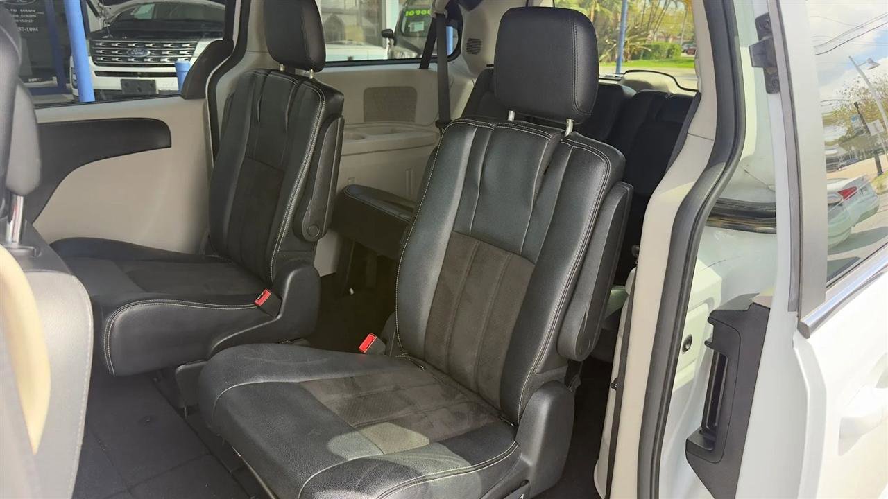 Used 2019 Dodge Grand Caravan SXT FWD image 11