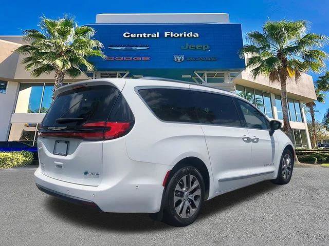 Certified 2023 Chrysler Pacifica Pinnacle FWD image 5