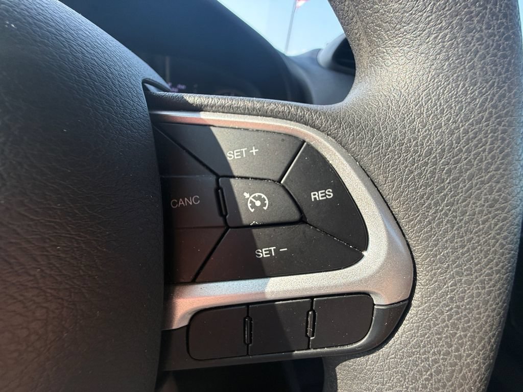 Used 2023 Jeep Renegade Latitude AWD/4WD image 16