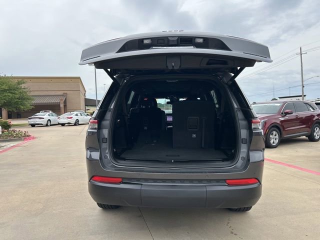 Used 2025 Jeep Grand Cherokee L Limited w/ Black Appearance Package AWD/4WD image 9