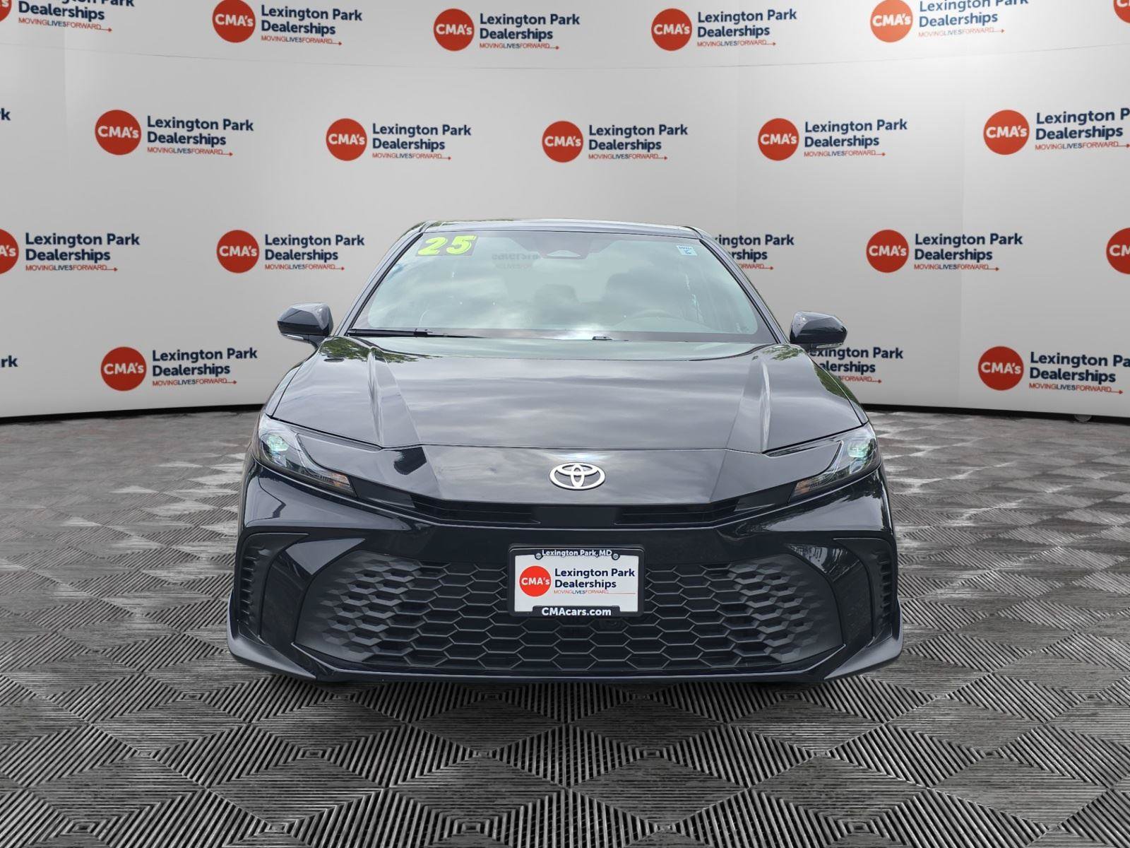 Used 2025 Toyota Camry SE FWD image 2
