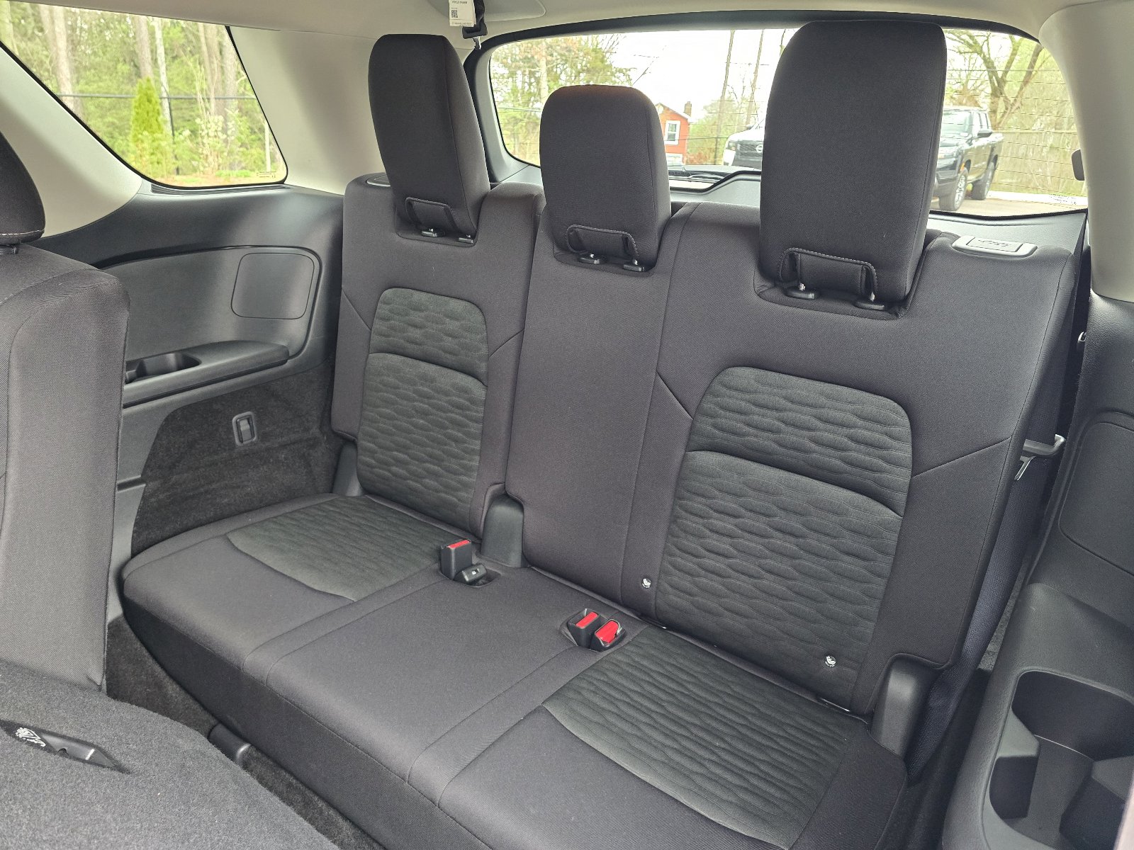 Used 2025 Nissan Pathfinder SV image 10