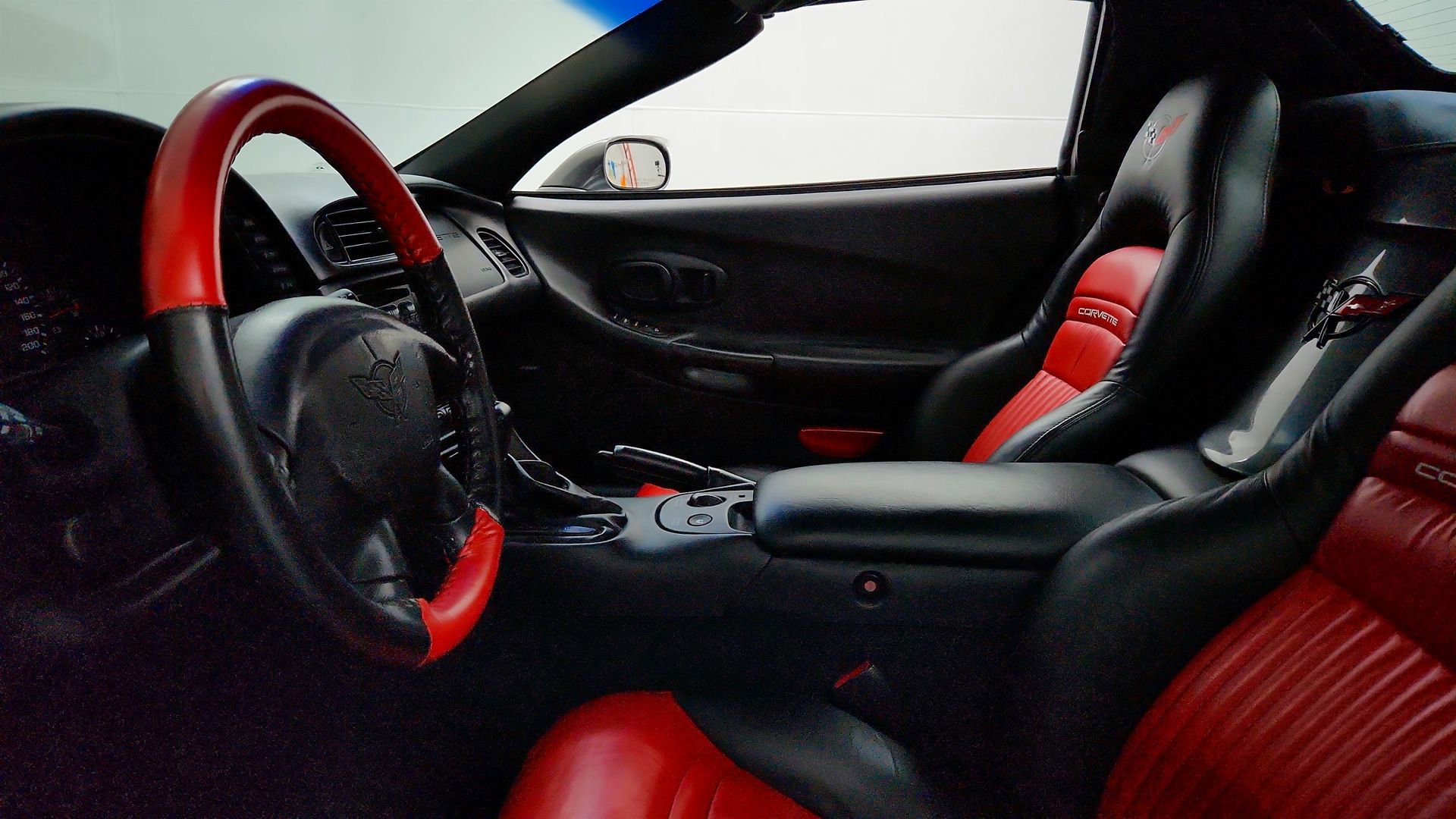 Used 2004 Chevrolet Corvette Convertible w/ Preferred Equipment Group RWD image 12