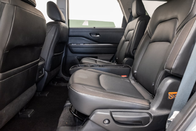Used 2024 Nissan Pathfinder SL w/ SL Premium Package AWD/4WD image 27